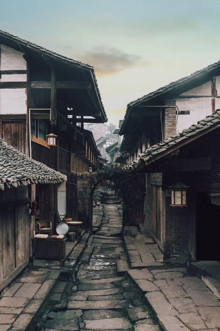 四川瓦屋山大量游客因排队坐索道夜间滞留数小时,景区:已限流